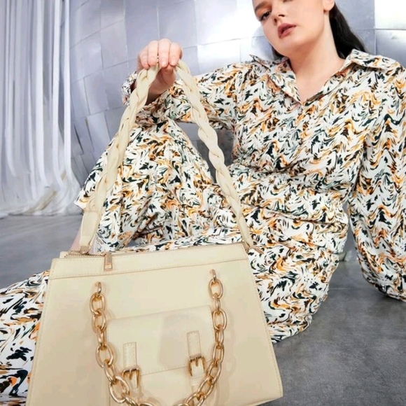 Buckle Decor Shoulder Bag - Picture 9 of 10